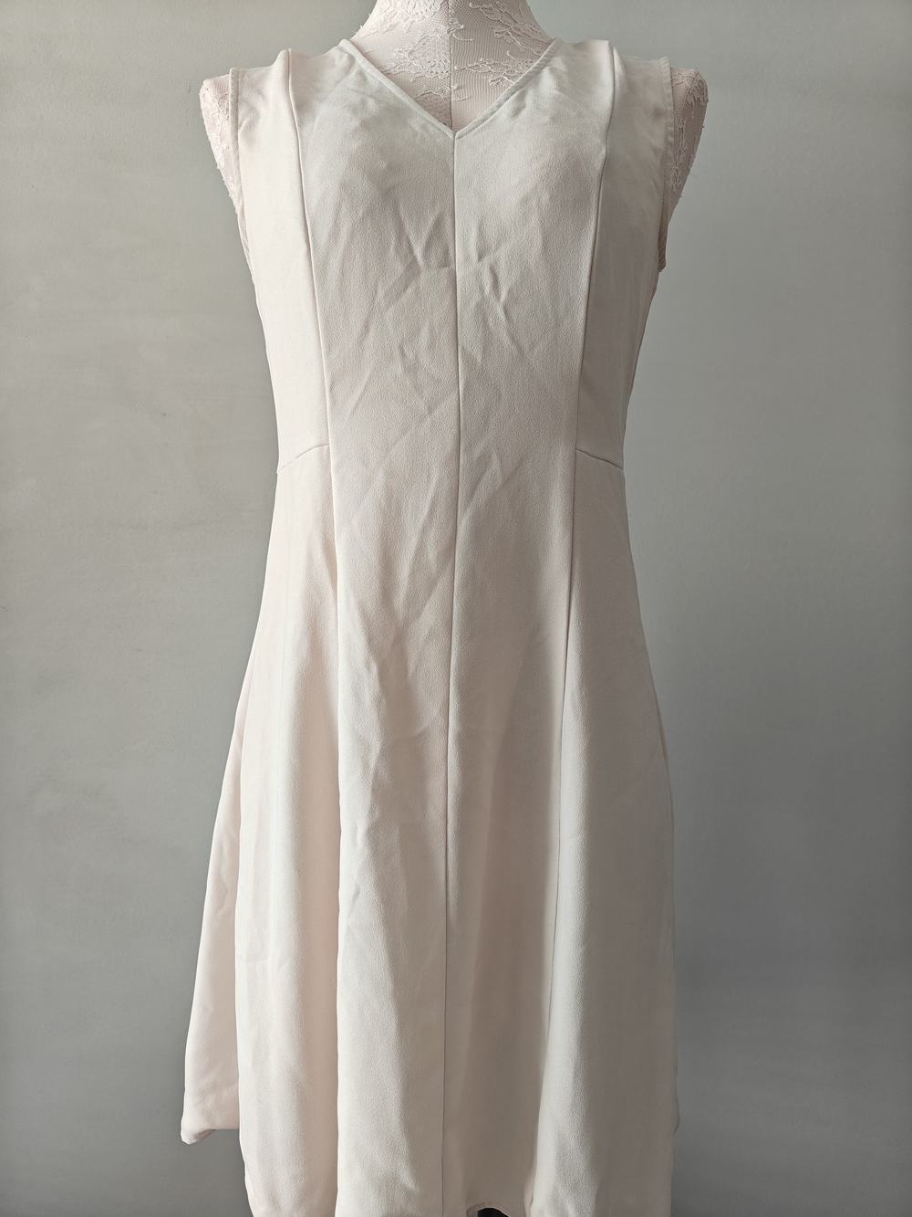 Uniqlo Matte Crepe Sleeveless V-Neck Dress Knee Length Lightweight Minimalist